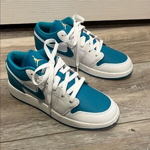 NWOT Nike Jordan 1 Low Aquatone (553560-174) Teal and White. Boys size 5Y